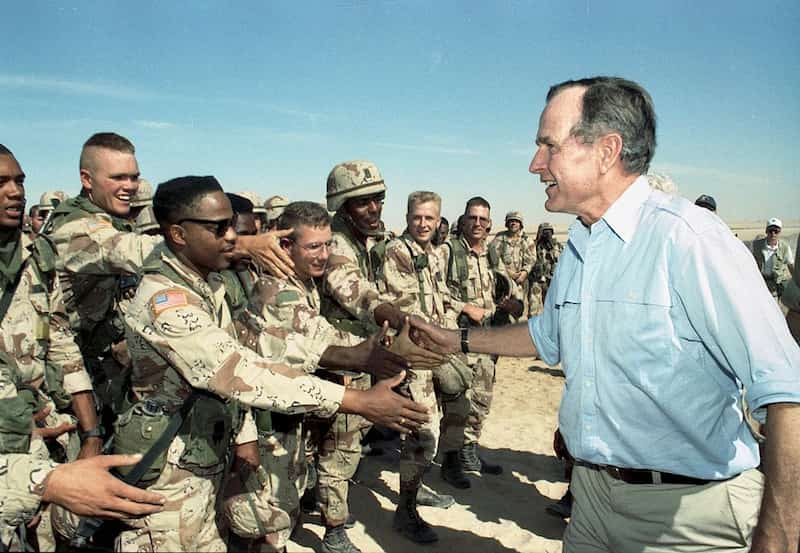 La guerra del Golfo (RESUMEN) 3 960px Bush troops 1 TopHistorias
