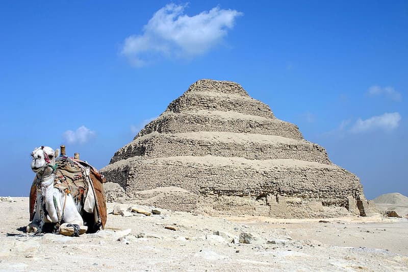 ¿Cómo se construyeron las pirámides de Egipto? 2 960px Saqqara pyramid ver 2 1 TopHistorias