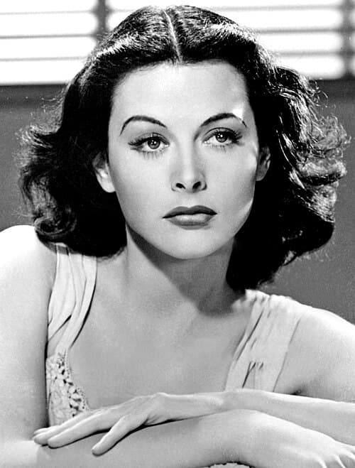 Hedy Lamarr: De deslumbrante estrella de Hollywood a inventora del wifi, el genio oculto tras el glamour 1 Hedwig Eva Maria Kiesler, conocida como Hedy Lamarr